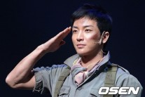 이특, 군 복무 중 부친상-조부모상…“비보 듣고 빈소행”