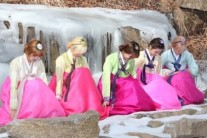 [포토]‘입수돌’ 블레이디, ‘새해 복 많이 받으세요’