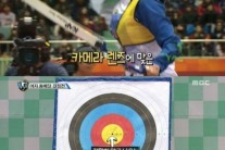‘아육대’ 재경 카메라 렌즈 명중 “신궁 탄생?”
