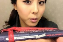 박지윤, 발렌타인데이 기념 인증샷…”초콜릿의 주인공은 윤종신”