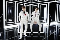 동방신기, 후속곡 ‘수리수리’ 퍼포먼스..여성 댄서와 커플댄스