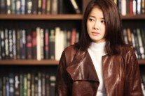 이시영, ‘골든크로스’ 포스터 촬영 비하인드컷 공개 ‘시크’