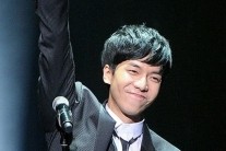 이승기 J에게 열창..이선희 컴백 쇼케이스 참석