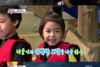 ‘슈퍼맨이 돌아왔다’ 하루, 돌고래와 대화 뽀뽀