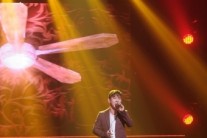 태원, 정겨운 결혼식 축가 불렀다!…’감동의 물결’