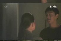 밀회 유아인, 김희애 키스 거부 “불쌍한 여자와 못해요”