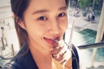 유리 근황, 아이스크림 들고 찰칵…”상큼매력물씬~”