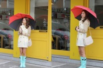 공효진, 레인부츠 하나로 무보정 11자 각선미…나들이 파파라치 컷 공개