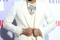 천정명 열애 인정, 단아한 미모의 일반인과 1개월째