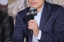 ‘신의 한 수’ 안성기 “첫 시각장애 연기, 쉽지 않았다”