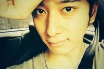 황찬성, 선거법 관련해 투표 인증샷 교체  ‘V에서 주먹으로’
