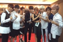 보이프렌드, 정기고-소유 대기실 인증샷 공개 ‘화기애애’