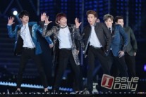 유키스, ‘뮤직뱅크’에 일본-중국, 러시아까지…해외팬 100여명 운집…’글로벌돌 입증’