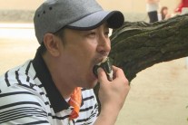 ‘아빠어디가’안정환, 삼각김밥 먹는 모습이 ‘하정우 먹방‘ 연상