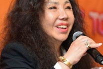 엉덩이 들어올리며 장년층 흥분시킨 김추자 콘서트