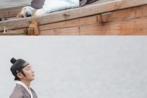 ‘조선총잡이’ 이준기, ‘유유자적 뱃놀이’ 비하인드 사진 공개