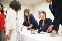 김현중, 日 싱글 ‘핫선’ 감사 팬사인회 ‘훈훈‘