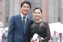 김태욱 채시라 부부, 명동성당 프란치스코 교황 집전미사 참석