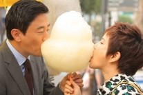 ‘님과 함께’ 안문숙 김범수, 달콤한 솜사탕 키스 “송혜교 · 조인성 따라잡기?”