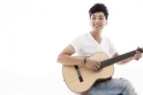 배우 윤희석, 앨범 ‘리:플레이스’ 발표하며 가수 데뷔