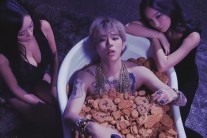 지코 ‘터프쿠키’ 19금 가사 욕조서 상반신 노출까지…파격