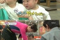 ‘슈퍼맨이 돌아왔다’ 삼둥이 민국, 반찬 앞 애교 “이모님 고마워요~”