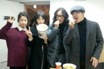 ‘덕수리 5형제’ 윤상현-송새벽-이아이-김지민 서울 무대인사 인증샷 공개
