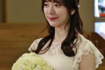 달샤벳 아영, 순백의 웨딩드레스 입고 여신 자태 ‘수줍은 미소’