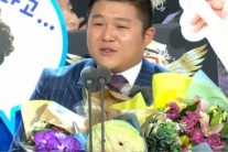 ‘SBS 연예대상’ 조세호 뉴스타상 “항상 날 밀어준 남희석에게 이 영광 돌린다”