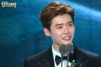 ‘SBS 연기대상’ 이종석 특별상 수상 3관왕