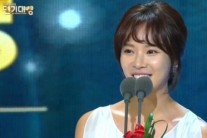 ‘SBS 연기대상’ 황정음 女최우수상 장편 부문 “성장하는 배우 될 것”
