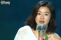 ‘SBS 연기대상’ 영예의 대상은 전지현 “‘별그대’ 모든 스태프 고마워”