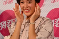 클라라 진흙탕 싸움 영향? ‘워킹걸’, 개봉 2주 만에 안방극장서 본다