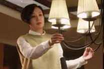 ‘스파이’ 배종옥, 예리한 스파이의 직감으로 유오성 잔재 찾아 집 안 조사 나섰다