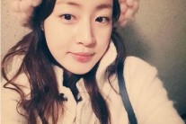 강소라, 팬선물 인증샷…화사한 미모의 ‘의리 스타’