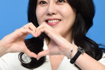 김윤진, ‘국제시장’으로 베를린영화제 나들이…‘월드스타의 미소’