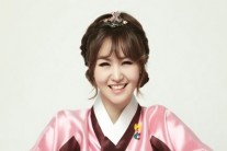 ‘천태만상’ 윤수현, 핑크빛 고운 한복자태로 설날인사