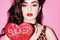 찰리XCX, 정규 2집 ‘Sucker’ 국내 발매