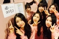 여자친구, ‘엠카운트다운’ 대기실 인증샷…상큼한 봄소녀로 변신