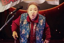 ‘헬머니’ 김수미, 천만 관객 공약 “비키니 이어 1000명 식사 대접”