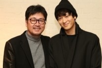 김윤석 강동원 ‘전우치’ 이후 ‘검은 사제들’로 재회 “꽃중년 꽃청년”