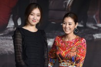 ‘여왕의 꽃’ 이성경 “김성령 선배 미모 못 따라간다”