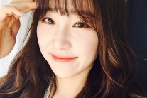 ‘봄처녀 최희’…화사한 미모 빛나네