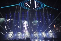 “서서히 타오른다”…신화, 17년의 관록 웃음과 눈물의 180분