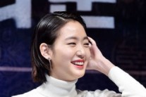 김고은, 다 가려도 숨길 수 없는 볼륨 몸매