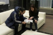 ‘호구의 사랑’ 유이, 표민수 감독과 대본분석 中 “진짜 슬프다”
