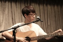 싱어송라이터 유근호, 빌리어코스티와 한솥밥