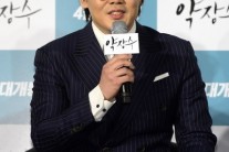 ‘약장수’ 김인권 “엉덩이 노출 위해 몸 만들었다”