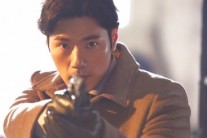 김강우 ‘실종느와르M’ 포스터 촬영현장 비하인드 컷 공개