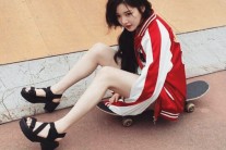 이유비, 핫팬츠 차림으로 도망간다고?